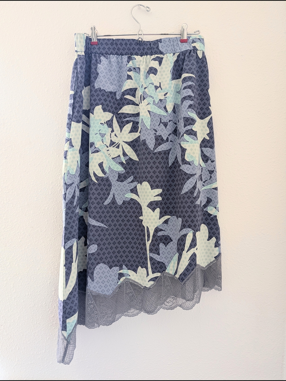 LOGO Floral Lace-Hem Midi Skirt - Small